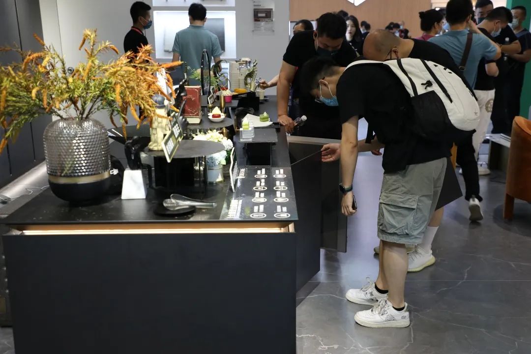 實(shí)力綻放 巖領(lǐng)未來 | 德利豐X2022廣州建博會圓滿收官！(圖2)